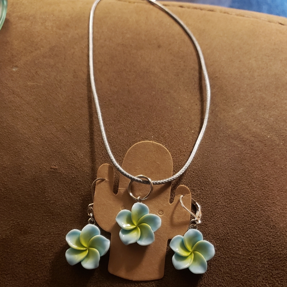 Floral Jewelry Set with Blue and White Accents